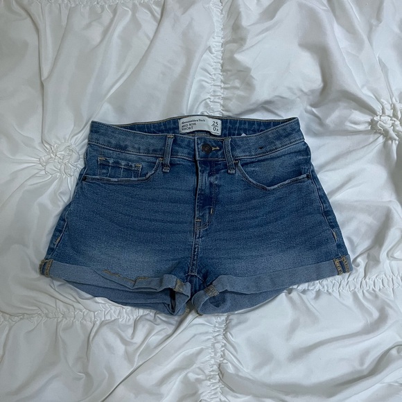 Abercrombie Women’s Mid Rise Shorts - Picture 1 of 4
